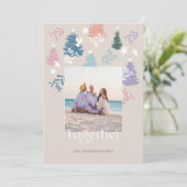 Together Pastelクリスマスツリーフォレストファミリーフォト シーズンカード (スタンド正面)