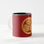 Tokugawa Aoi月曜日の赤の日本のな家紋の金ゴールド ツートーンマグカップ (正面左)