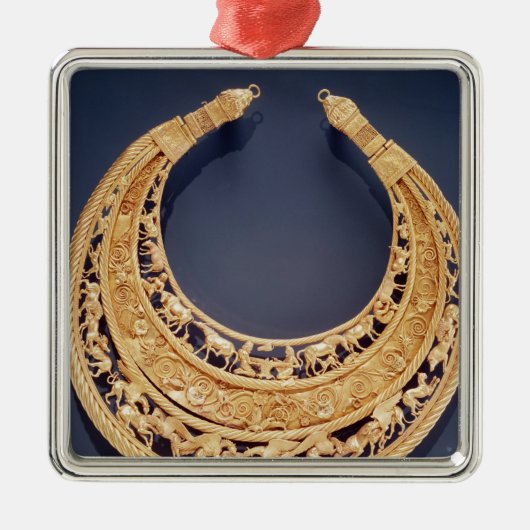 Tolstaya Mogilaからの三日月形の胸 メタルオーナメント (正面)