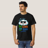 Too Cool for Rain | おもしろい雲のメンズTシャツ Tシャツ (正面フル)