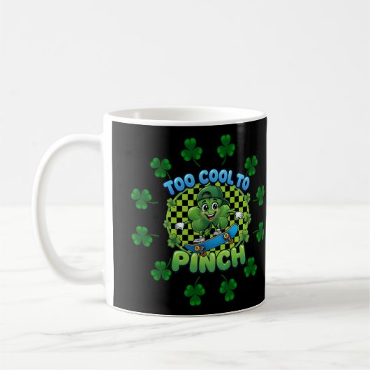 Too Cool to Pinch Skateboard Shamrock St. Patricks コーヒーマグカップ (左)