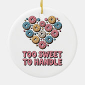 Too Sweet to Handle | Donut Kids セラミックオーナメント (裏面)