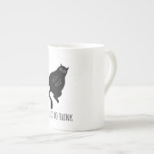 Too Tired to Think - Funny Exhausted Black Cat ボーンチャイナマグカップ (正面右)