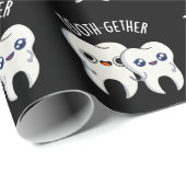 Tooth-gether Funny Tooth Pun Dark BG ラッピングペーパー (ロールコーナー)