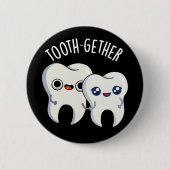 Tooth-gether Funny Tooth Pun Dark BG 缶バッジ (正面)