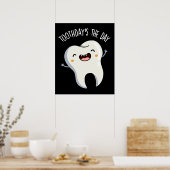 Toothday's The Day おもしろい Tooth Puns Dark BG ポスター (キッチン)