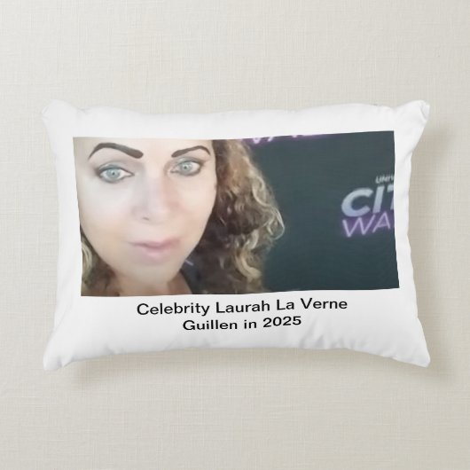 #TOPCELEBRITY #LAURAHLAVERNEGUILLEN  2025 アクセントクッション (正面)