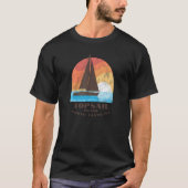 Topsail Island, NC Vacationing Sailboating Sunrise Tシャツ (正面)