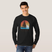 Topsail Island, NC Vacationing Sailboating Sunrise Tシャツ (正面フル)