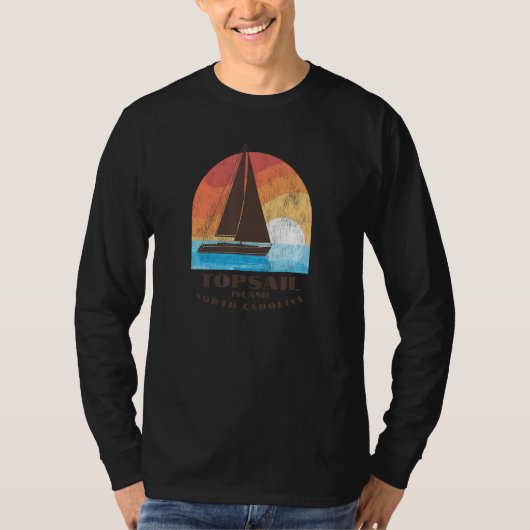 Topsail Island, NC Vacationing Sailboating Sunrise Tシャツ (正面)