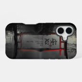 Torii Tranquility: 見つめる心の安らぎ iPhone 16ケース (裏面横)