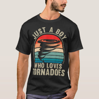 Tornados Chasers Vintage Just A Boy Who Loves Torn Tシャツ