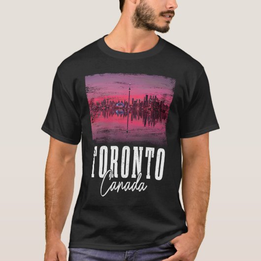 Toronto Skyline Ontario Canada Maple Leaf Canadian Tシャツ (正面)
