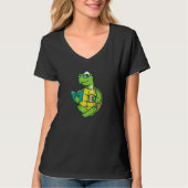 Tortoise loves reading and Coffee or Tea Tシャツ (正面)