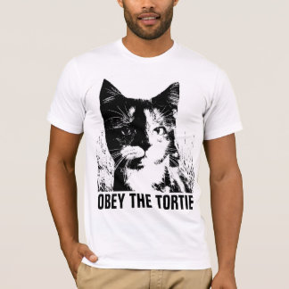 TORTOISESHELL CAT, OBEY THE TORTIE Tシャツ