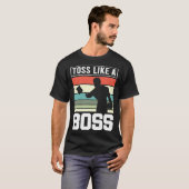 Toss Like A Boss Cornhole Players  Cornhole Design Tシャツ (正面フル)