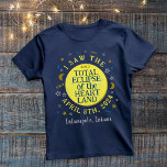 Total 太陽の Eclipse 2024年4月8日ビューアカスタム Tシャツ<br><div class="desc">2024年4月8日には、太陽の州、メキシコ、カナダの多くの統一された地域で皆既食が見える。あなたはもしおもしろい視聴パーティーを持つアメリカの「ハートランド」に祝おける、このエキサイティングなイベントを企画するパーソナライズされたと、これらの記念Tシャツはあなたのために完璧である。文字は「2024年4月8日のハートランドの皆既食を見た」と言う。 このデザインは、太陽、月、星、および視野眼鏡を含む。こ祝のおもしろいeclipseキープサケとスタイルして太陽のこの珍しい大事な行事!簡単テンプレートを使用して、自分の視聴場所や他の好きな文字を追加する。ご注意：このバージョンのデザインプリント最高のは暗い色のシャツを着ている。淡色のシャツを注文するには、こちらから： https://www.zazzle.com/total_solar_eclipse_april_8th_2024_viewer_custom_t_shirt-256642266982329139</div>