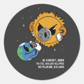 Total Solar Eclipse 2026 Iceland Photobomb ラウンドシール (正面)