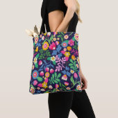 Tote Bag With Black Background Floral Design トートバッグ (クローズアップ)
