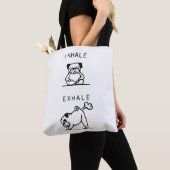 Tote BagPug Breathing Exercise トートバッグ (クローズアップ)
