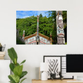 Totem Poles And Hut, Alaska ポスター (ホームオフィス)