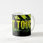 「Touchしない」グランジ警告標識 コーヒーマグカップ (正面右)