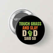 Touch Grass Gamer Slay Quote with Dad Humor Button 缶バッジ (正面&裏面)