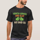 Touch Grass Gamer Slay Quote with Dad Humor Tシャツ (正面)