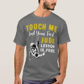 Touch Me And Your First Judo Lesson Is Free Funny  Tシャツ (正面)