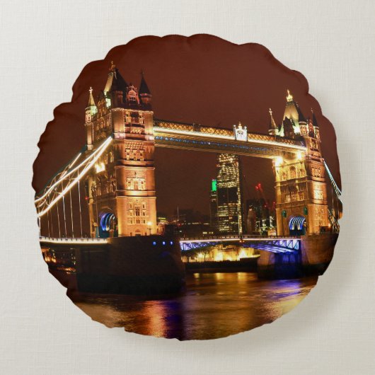 Tower Bridge、ロンドンat Night, England (UK) ラウンドクッション (正面)