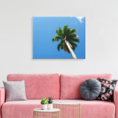 Towering Tropical Palm Tree Against a Bright Sky キャンバスプリント (インサイチュ (リビング))