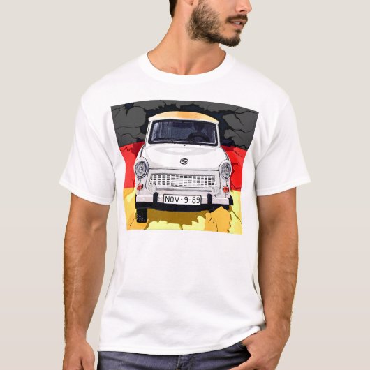 Trabant車およびドイツの旗のベルリンの壁 Tシャツ (正面)