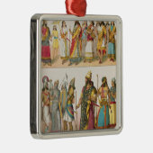 「Trachten der Voelker」のからのアッシリアの服、1864年 メタルオーナメント (右)