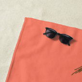 Tradewindsのハワイ諸島のフラ女の子-珊瑚 ビーチタオル (インサイチュ)