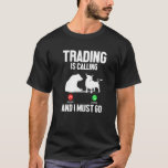 Trading Is Calling I Must Go Trader Stock Market F Tシャツ<br><div class="desc">Trading Is Calling I Must Go Trader Stock Market Forex Crypt</div>