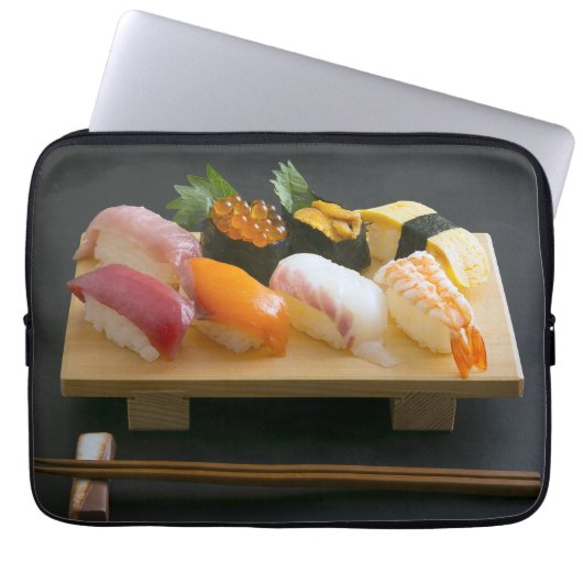 Traditional Sushi Platter – Laptop Sleeve by SUSHI ラップトップスリーブ (正面)