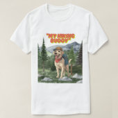 Trail Buddy – Hiking Labrador Adventure Tシャツ (デザイン正面)