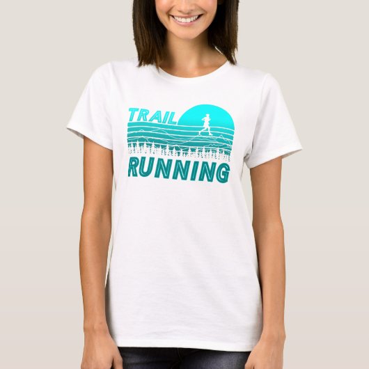 Trail Running im blauen Sonnenuntergang mit Wald Tシャツ (正面)