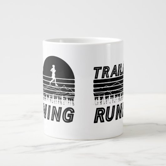 Trail Running im Sonnenuntergang mit Bergen ジャンボコーヒーマグカップ (正面)