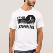Trail Running im Sonnenuntergang mit Bergen  Tシャツ (正面)
