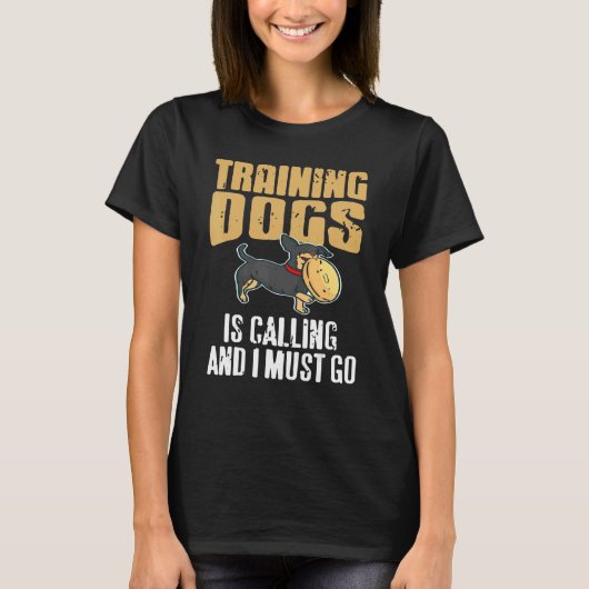 Training Dogs Is Calling & I Must Go Retro Prese Tシャツ (正面)