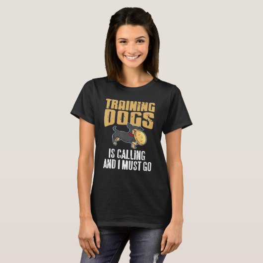 Training Dogs Is Calling & I Must Go Retro   Prese Tシャツ (正面フル)