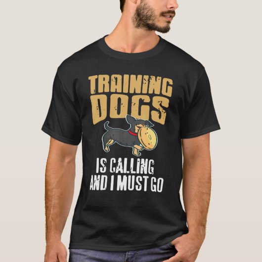 Training Dogs Is Calling & I Must Go Retro   Prese Tシャツ (正面)