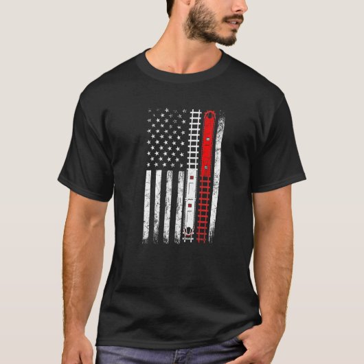 Trains on rails american flag locomotive model rai tシャツ (正面)