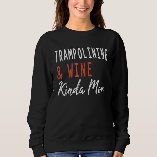 Trampolining And Wine Kinda Mom Jumping Gymnastics スウェットシャツ (正面)