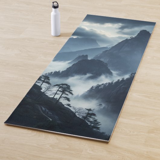 Tranquil Misty Mountains Yoga Mat  ヨガマット (インサイチュ)