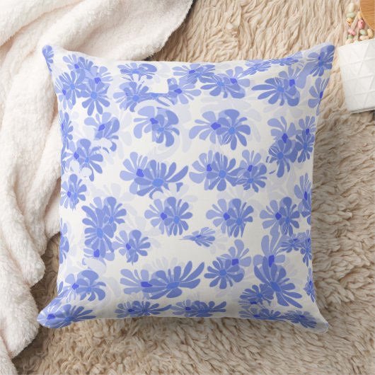 Tranquil Touch: Blue Patterned Throw Pillow クッション (ブランケット)