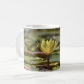 Tranquil Water Lily Coffee Mug – Nature Photograph コーヒーマグカップ (正面左)