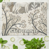 Tranquil Winter Forest Scene with White Wolves キッチンタオル (折り畳み)