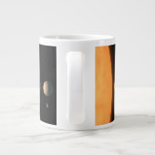 Trappist-1の7つの惑星は何のように見えるかもしれない。 ジャンボコーヒーマグカップ (裏面)